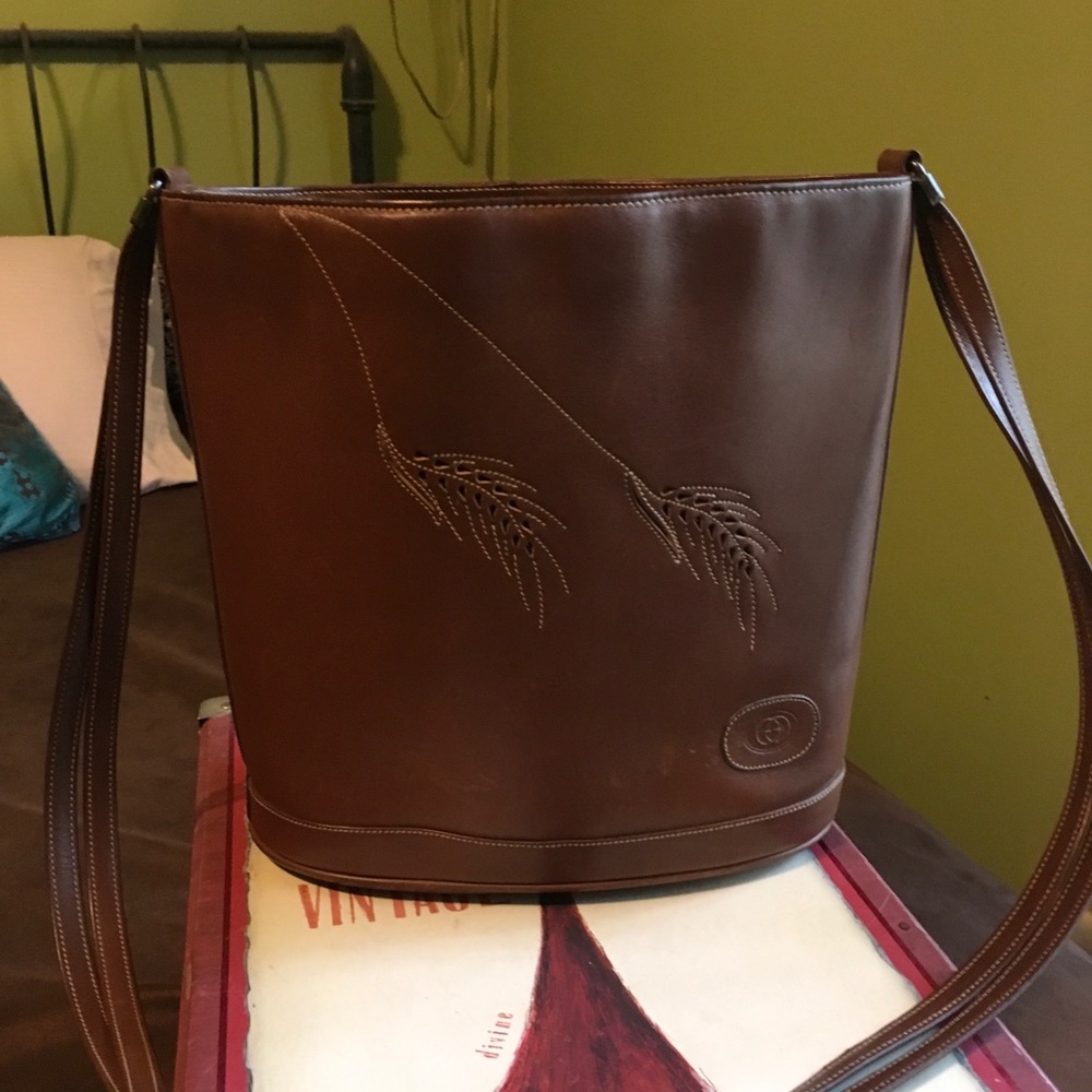 Vintage bucket shoulder bag